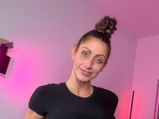 SkyeHotwife — cam show live